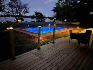 Luxurious 5 bedroom lake house 3min from Universal - 4