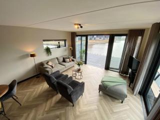 Modern water villa on the Frisian water - Balk - 2