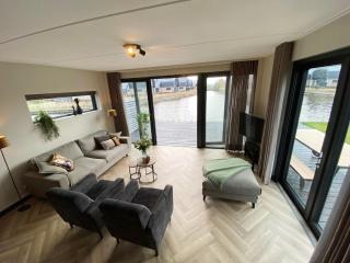 Modern water villa on the Frisian water - Balk - 9