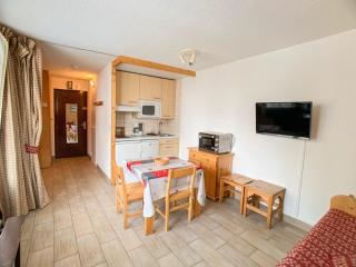 Studio rénové, proche pistes et commerces, balcon, animaux acceptés - FR-1-502-311 - 0