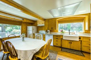 McKinnon's Beach House - Rockaway Beach - 2