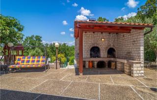 2 Bedroom Lovely Apartment In Jadranovo - 2