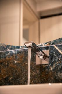 SithoniaRS Luxury Ground Floor Apartment With Private Garden - 4