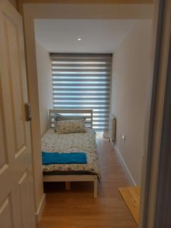 Vibrant Single Room only for one adult - Southall - 7