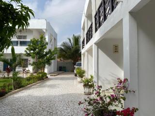 Queen Zee Garden Apartments - Kololi - 4