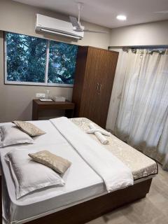 Pinaki Comfort Stay, Vile Parle - Mumbai - 4