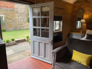 Topiary Barn - Stylish Accommodation in Rutland - 5