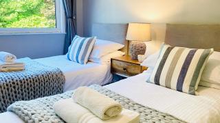 Looe with a View - Entire apartment with FREE allocated parking - 1