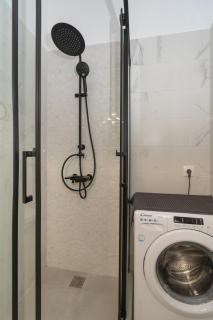 Sunny And Cozy 2bd Apt 1 min from Marina Floisvos - Atene - 2