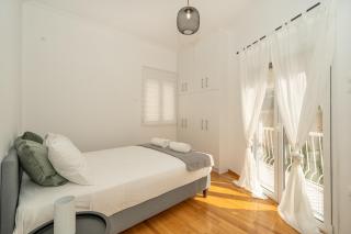 Sunny And Cozy 2bd Apt 1 min from Marina Floisvos - Atene - 8
