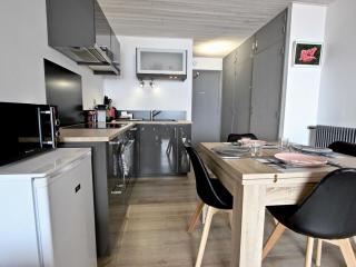 Studio moderne avec balcon, pour 4 personnes à Chamrousse 1750, proche des pistes et commerces - FR-1-549-19 - Chamrousse - 2