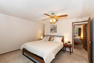 Summit Happy Cabin with HOT TUB! HIGH SPEED EV HOOKUP, CLOSE TO SLOPES - Big Bear Lake - 1
