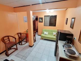 Marta's Guesthouses, apartamentos con entrada autonoma - Puerto Limón - 1