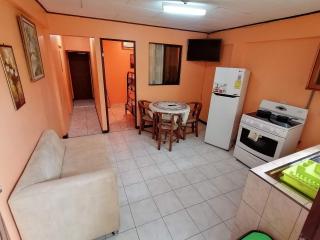 Marta's Guesthouses, apartamentos con entrada autonoma - Puerto Limón - 0