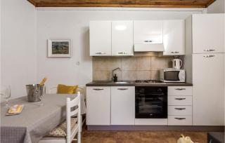 Nice Apartment In Mundanije - 3