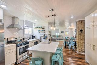 Walk to The Strand Historic Galveston Home! - Galveston - 8
