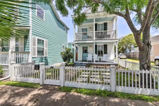 Walk to The Strand Historic Galveston Home! - Galveston - 0