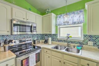PCB Retreat with Patio and Grill Less Than 1 Mi to Beach! - Panama City Beach - 1