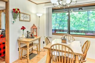 Quaint Murphy Cabin in Serene Wooded Setting! - Murphy - 2