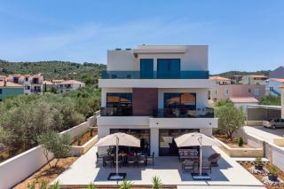 NEW! Villa Lady Maris with heated private pool, 5 en-suite bedrooms, 70m from beach - Slatine - 5