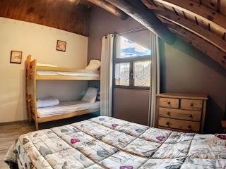 Chalet spacieux avec billard, proche des remontées mécaniques, idéal pour familles et cyclistes - FR-1-267-174 - 3