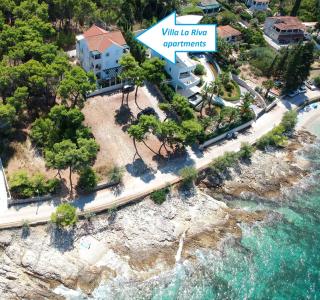 Apartments Villa La Riva - Seafront accommodation - 9