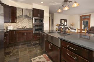 Premier 2 Bedroom Ski In, Ski Out Lone Eagle Condo With The Best Access To Skiing In Keystone - 4