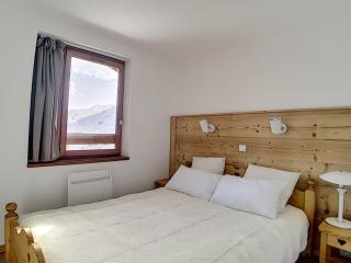 Duplex rénové avec balcon, proche des pistes, TV, lecteur DVD, parking, commerces à 50m - FR-1-344-789 - 2