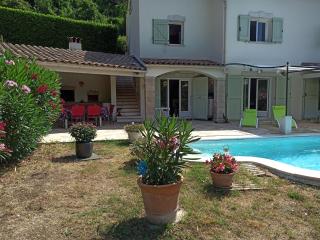 Magnifique Villa avec piscine et vue montagne - 0