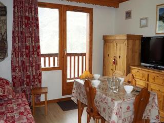 Charmant 2P avec balcon, départ ski, quartier animé - FR-1-344-898 - 7