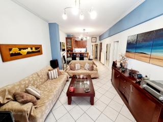 Large terrace apartment near city centre - Atene - 0