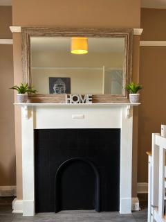 Comfortable King Bed - Location - Contractors - Family - Parking - 1