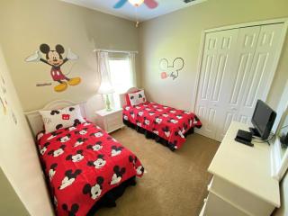 Mickeys Corner - Fantastic 5BR with Large Private Garden Pool Hot Tub Game Room Gas BBQ 2 Miles to Disney - Orlando - 9