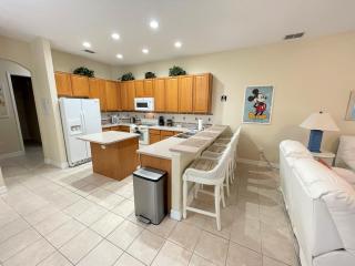 Spacious Family Escape 2 Masters Pool Hot Tub Pool Table & BBQ - 2 Miles Disney - 5