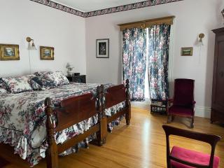 Marshlands Inn - 1
