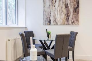 Modern & Cozy 1BR City Centre Nr the beach, High St & Adventure Island by Luxiety Stays - Southend-on-Sea - 3
