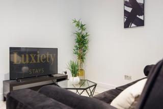 Elegant & Modern 1BR City Centre Nr the beach, High St & Adventure Island by Luxiety Stays - Southend-on-Sea - 1