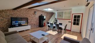 Loft climatisé 80m2 - Vieille Ville - 2 chambres 2 salles d'eau - Port 3 min a pied - 2