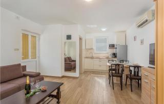 Beautiful Home In Malinska With Kitchen - Malinska - 7