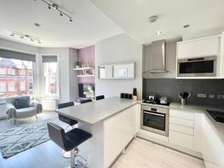 2 Bedroom Apartment in South Hampstead - London - 8