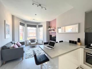 2 Bedroom Apartment in South Hampstead - London - 5