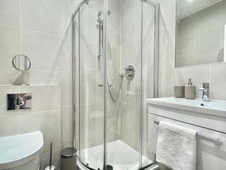2 Bedroom Apartment in South Hampstead - London - 3