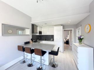 2 Bedroom Apartment in South Hampstead - London - 4