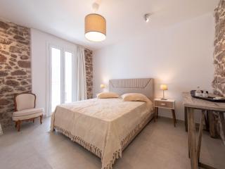 Up the stairs renovated apartment with sea view - Poros - 0