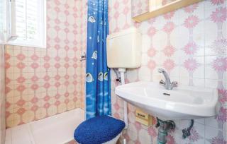 1 Bedroom Amazing Apartment In Kampor - Kampor - 5
