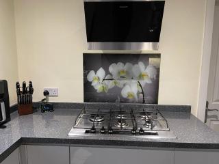 Double bedroom in a residential home with parking - Wootton - 5