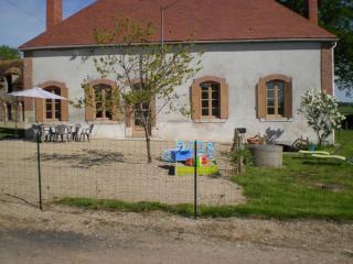 Maison de Ferme Rénovée avec SPA, Salle de Jeux et Activités pour Enfants - FR-1-489-28 - Cressanges - 9