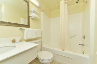 Quality Inn - 7