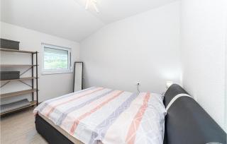 Cozy Apartment In Kastel Luksic - Kaštela - 8