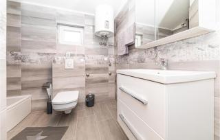 Cozy Apartment In Kastel Luksic - 3